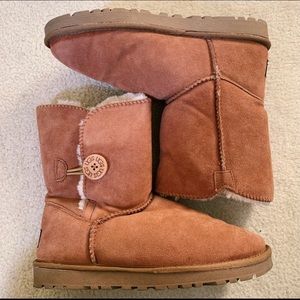 Chestnut button boots